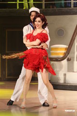 组图：许慧欣参演百老汇音乐剧 变性感歌姬突破自我