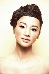 组图：章龄之拍摄油画写真 古典造型高贵优雅