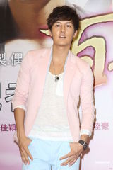 组图：吴克群再演偶像剧 否认是性爱光盘主角