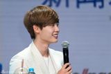 高清图：李钟硕赴沪会粉丝 表情呆萌似王子