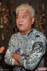 组图：TVB庆功宴大派红包 陈百祥无惧狗仔队