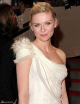 高清组图：纽约大都会庆典 邓斯特白色单肩礼服