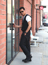 组图：何晟铭街拍连身裤搭T恤