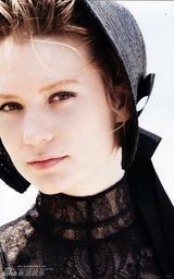 组图：“爱丽丝”米娅-华希科沃斯卡登杂志封面