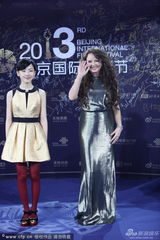 组图：莎拉-布莱曼亮相北京电影节蓝毯