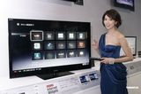 组图：林志玲代言品牌电视 蓝色长裙优雅知性