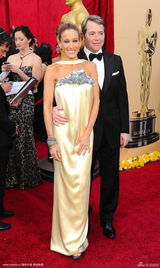 高清图：奥斯卡红毯 杰西卡-帕克鹅黄礼服高贵动人