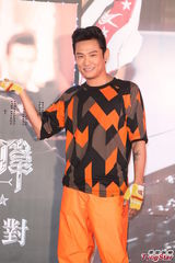 组图：杜德伟罗志祥相见欢 台上搞笑玩互亲