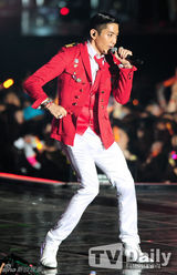 组图：神话首尔开唱亚巡圆满落幕 展不变风采