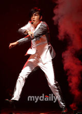 幻灯图：张根锡首尔举行粉丝见面会气氛火爆