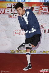 组图：敖犬尬舞宝刀未老 气喘自嘲人老变退步