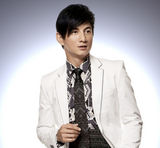 组图：吴奇隆全新写真霸气十足 新戏开播三喜临门