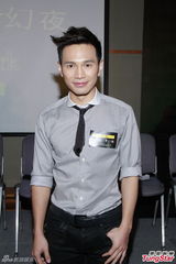 组图：任达华生日许愿 陈慧琳叹彻夜开工恐怖