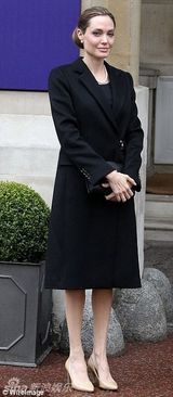 组图：朱莉伦敦参加峰会 一身黑色战衣霸气外露