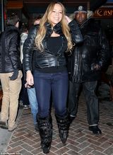 组图：玛丽亚-凯莉扫货丰乳肥臀 牛仔裤HOLD不住大象腿