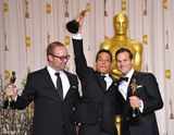 高清组图：奥斯卡后台获奖众星举金人光彩照人