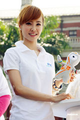 组图：蔡依林为奥运选手加油 穿便装击战鼓助威