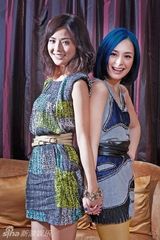 组图：twins拍写真短裙秀美腿 阿娇蓝发惹眼