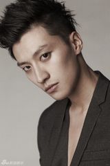 组图：乔任梁写真时尚宠儿雅痞范儿