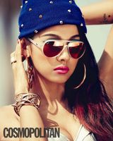 李孝利比基尼写真露胸露腿火辣诱人