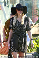 组图：帕里斯-希尔顿潮店扫货毫不惜金