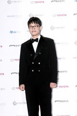 高清组图：元斌等闪耀大钟奖红毯 金慧秀等爆乳抢镜