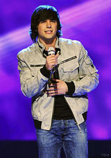 幻灯图：《美国偶像》男生12进10淘汰赛-暗夜星光