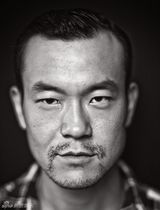 组图：廖凡《ELLEMEN》冷峻动感 引领秋冬风尚