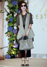 组图：柳真奇太映举行婚礼 众韩星捧场