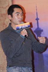 幻灯图：《庐山恋》开机 秦岚曝吻戏尺度大