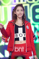 组图：韩团少女时代露小蛮腰 新曲打榜三连冠