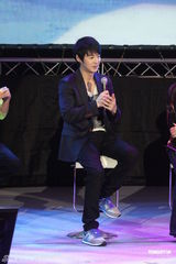 组图：神话JunJin圣诞台北开唱 秀中文引粉丝狂呼