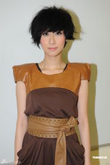 组图：《劲歌金曲》进行录影 泳儿蔡枫华卖力助阵