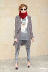 组图：古天乐高圆圆远赴云南拍戏 郑秀文探班打气