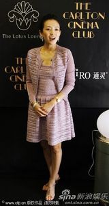 高清组图：章子怡宣传《最爱》 紫色蕾丝装恬静优雅