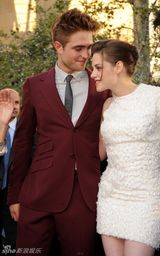 幻灯图集：《月食》洛杉矶首映 主创三人暧昧传情