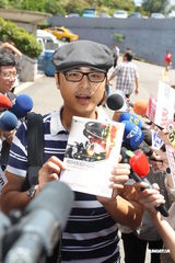 组图：明道念11年大学逃兵役 新学校上课享特权