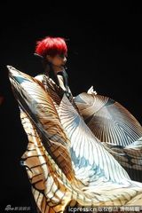 组图：梁静茹广州开唱 百变造型惊艳全场