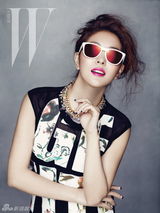 组图：歌手宝儿时尚写真百搭墨镜酷感爆棚