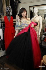 组图：周慧敏即将唱响澳门 出动私服预告性感晚装