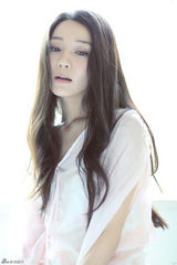 组图：“江姐”陈蓉时尚大片 知性魅力清新脱俗