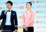 组图：韩花滑选手金妍儿粉装甜笑参加欢迎会