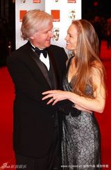 幻灯图集：英国奥斯卡红毯 温丝莱特艳压群芳