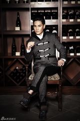 组图：丁子峻时尚大片演绎花漾美男