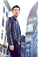 组图：任重帅气写真展绅士品格