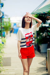 组图：李菲儿夏日写真宛如花间精灵