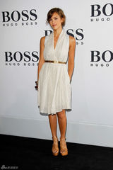 幻灯图集：杰西卡-阿尔芭白裙秀女人味 和伊万同台