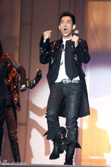 高清：任贤齐沪上跨年开个唱 马景涛携妻观看助威