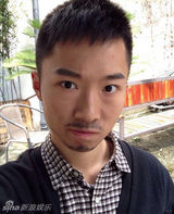 组图：武汉大学胡须男校园中扮美女 羡煞女生