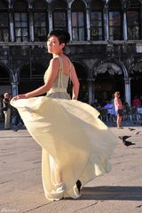 高清组图：女星叶璇荡舟威尼斯秀东方风情